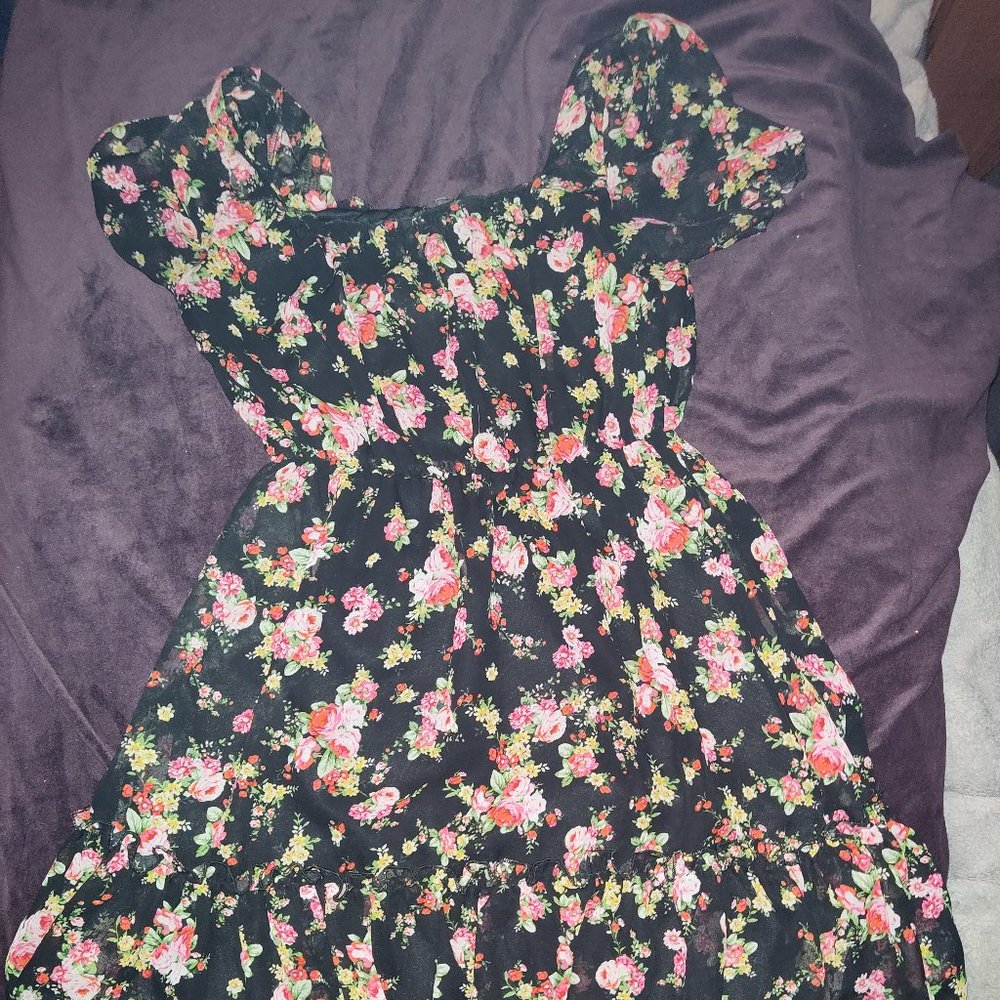 Dresses - Picture 1 of 15